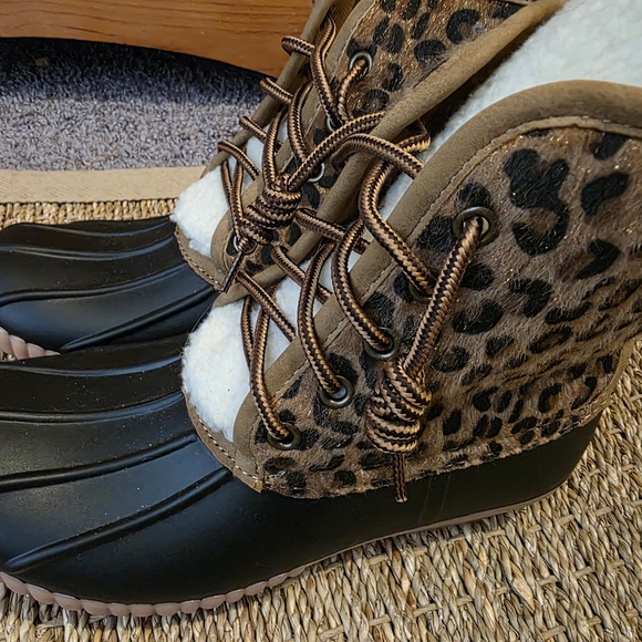 Leopard Print Lace-Up Winter Boots - Picture 5 of 7